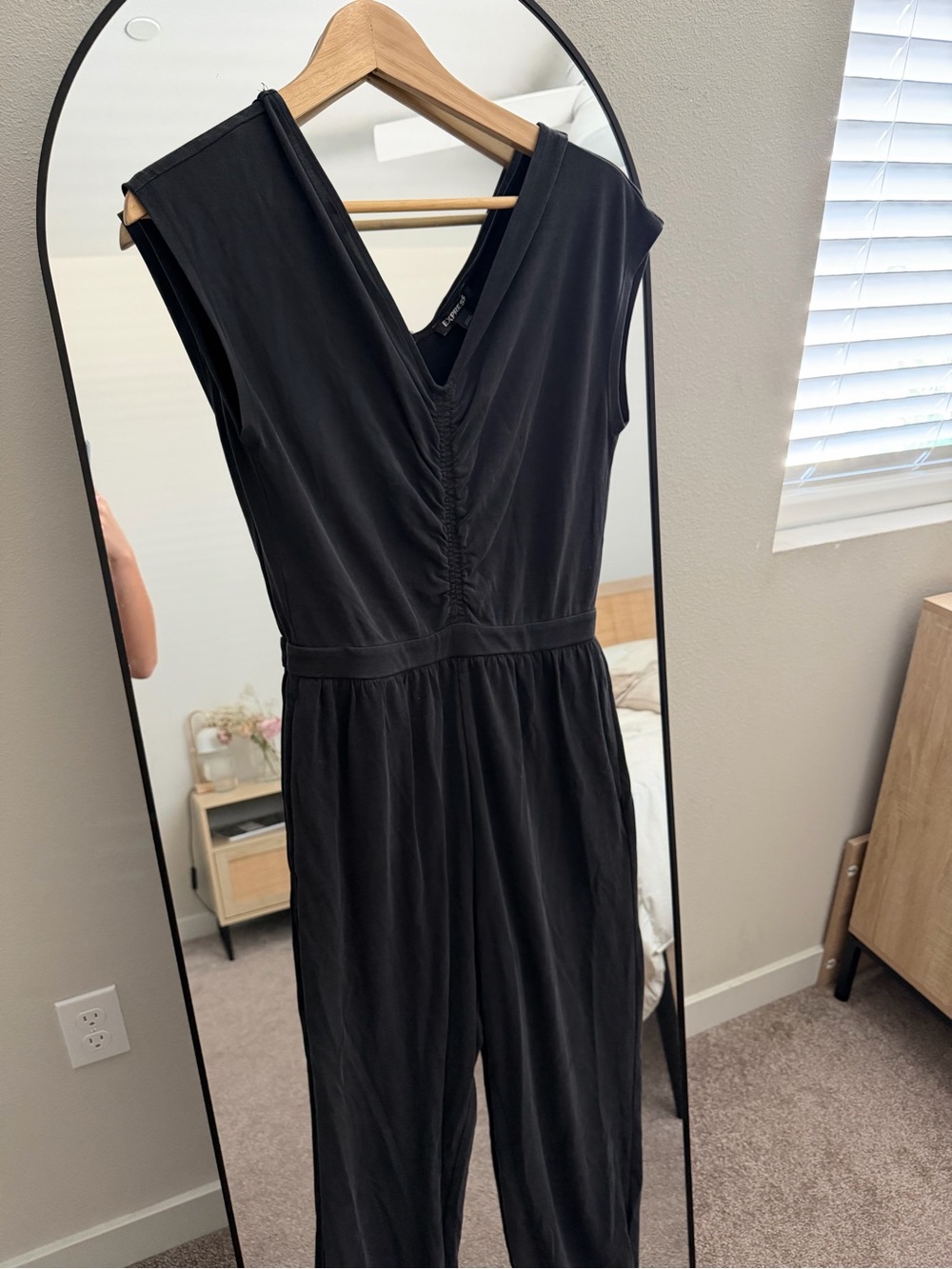 EXPRESS Black Sleeveless V-Neck Jumpsuit SzXS